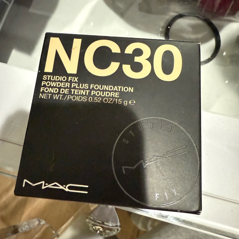 MAC Studio Fix Powder Plus Foundation NC30